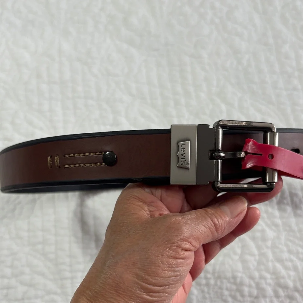 NWT Levi's Boys Brown &  Black Reversible Faux Leather Casual Belt Medium 26-28
